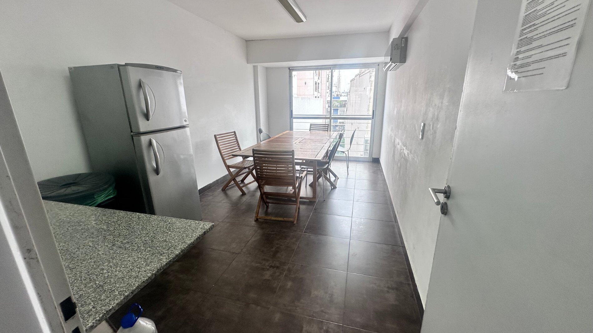 Living comedor con salida al balcón