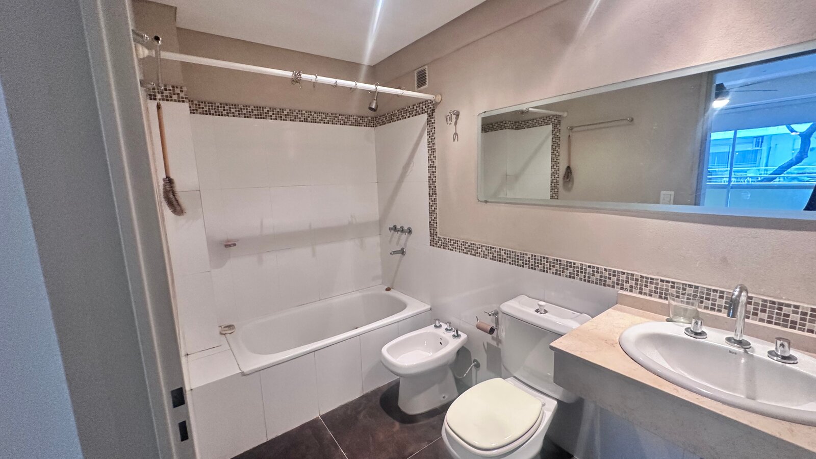 Baño completo con bañera
