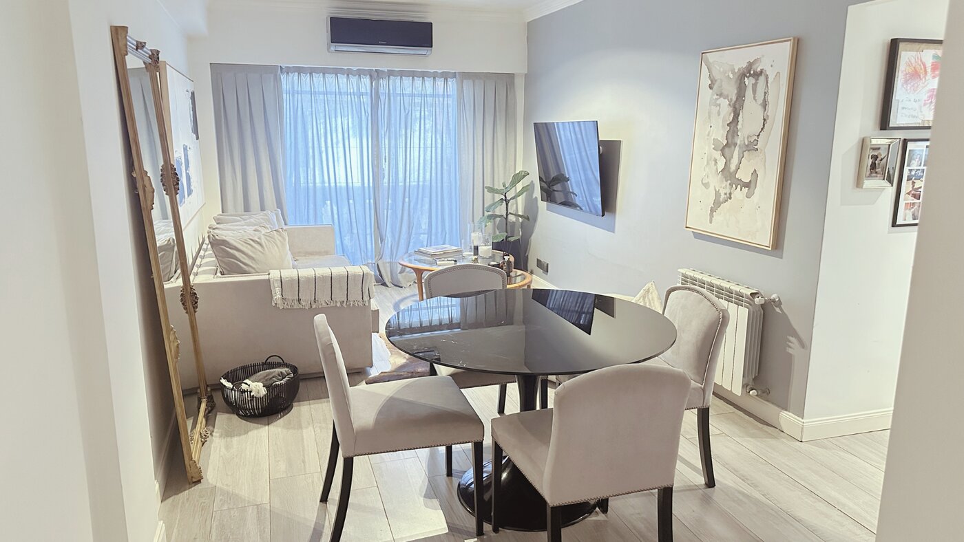 Living comedor con mesa y buena luz