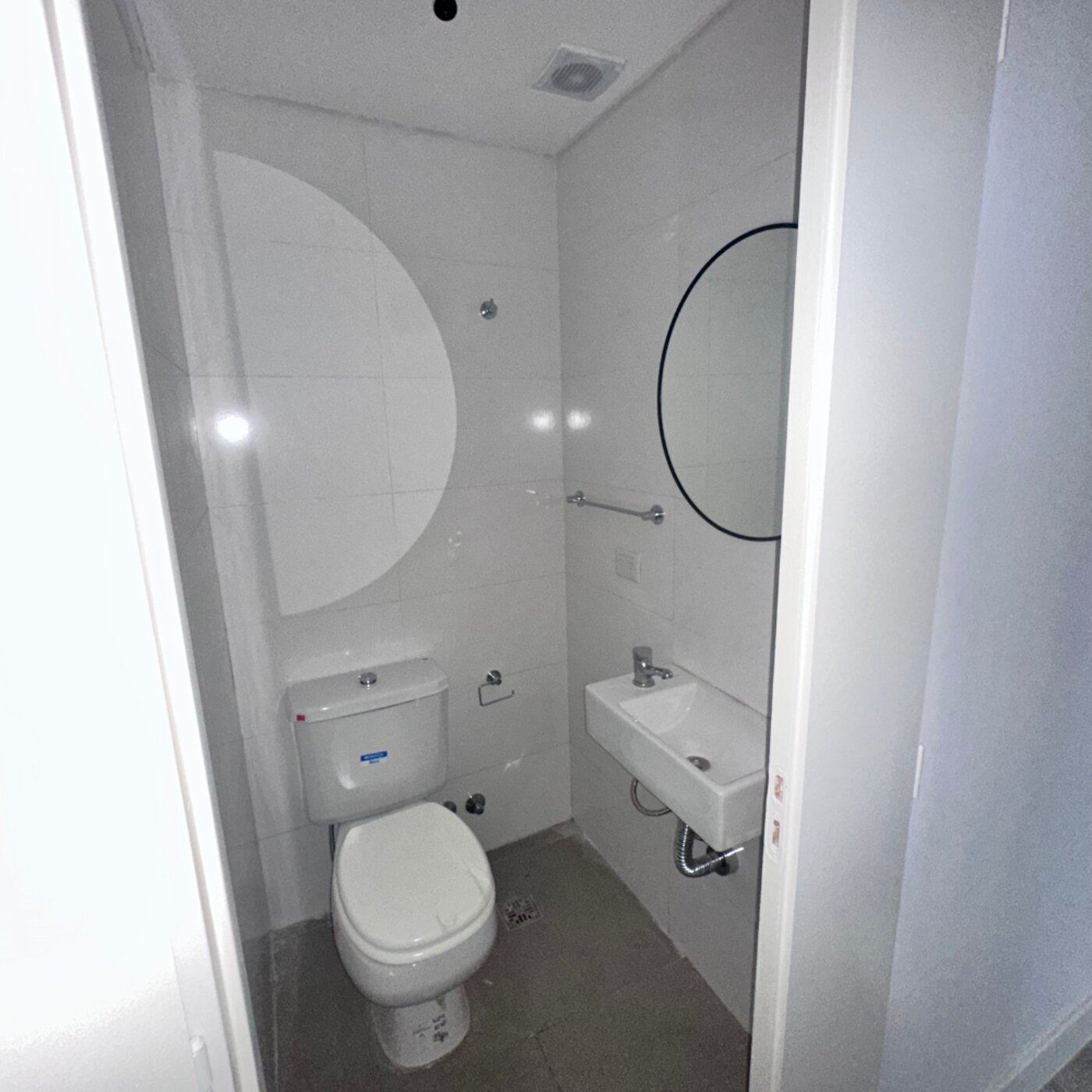Baño completo con bañera y terminaciones nuevas