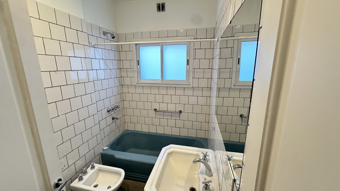 Baño completo con bañera
