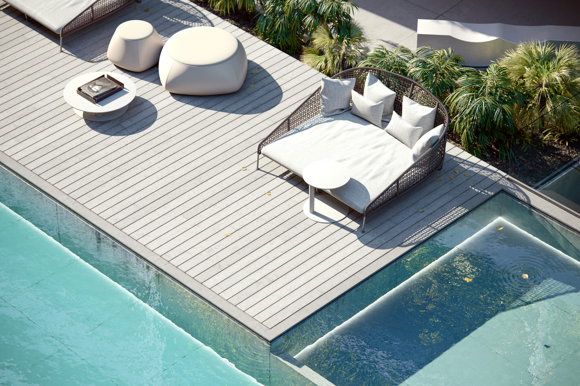 Terraza privada de un tríplex con pileta, deck de madera y solárium