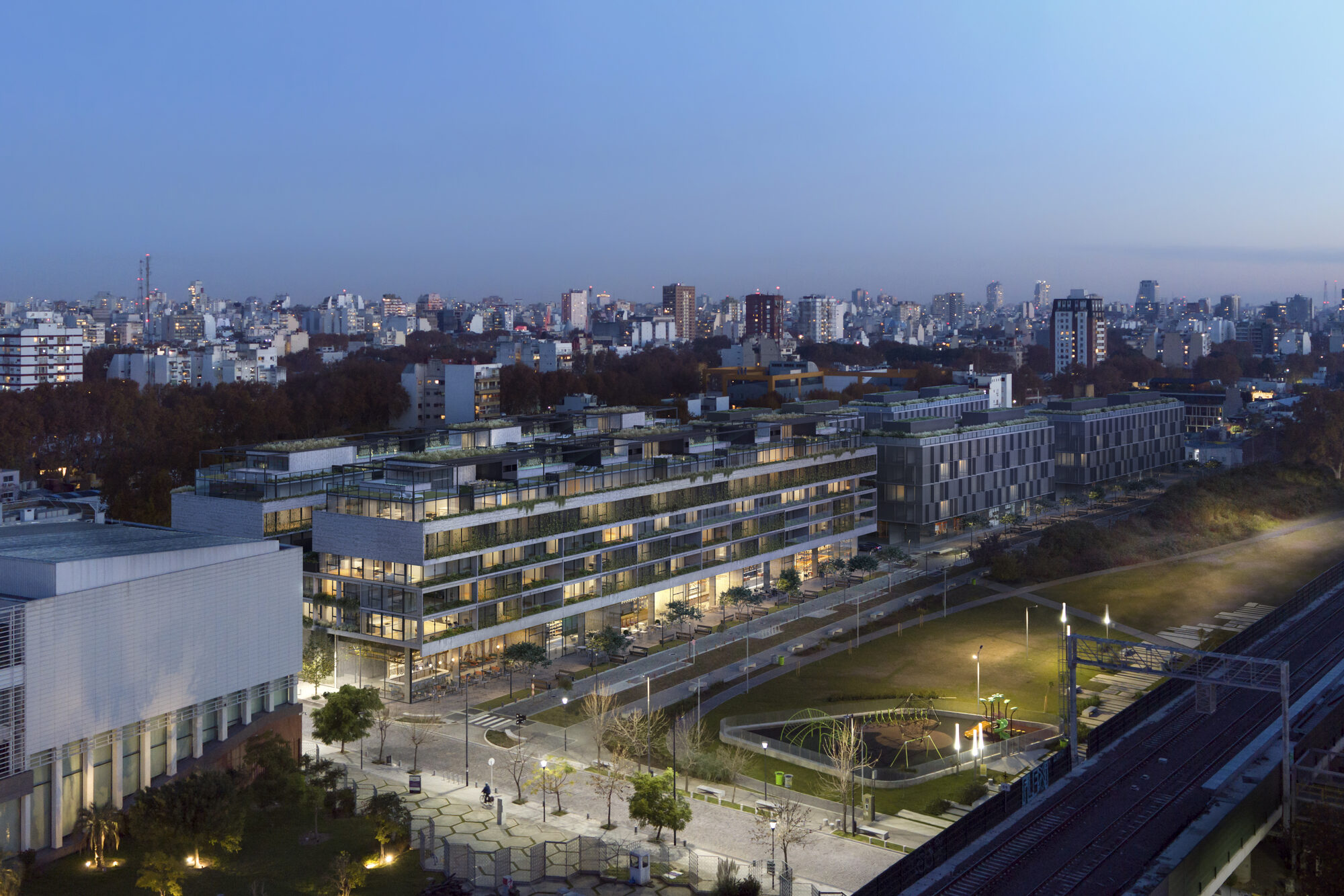 Vista aérea del edificio desde Soler, integrado a los parques de Palermo Green
