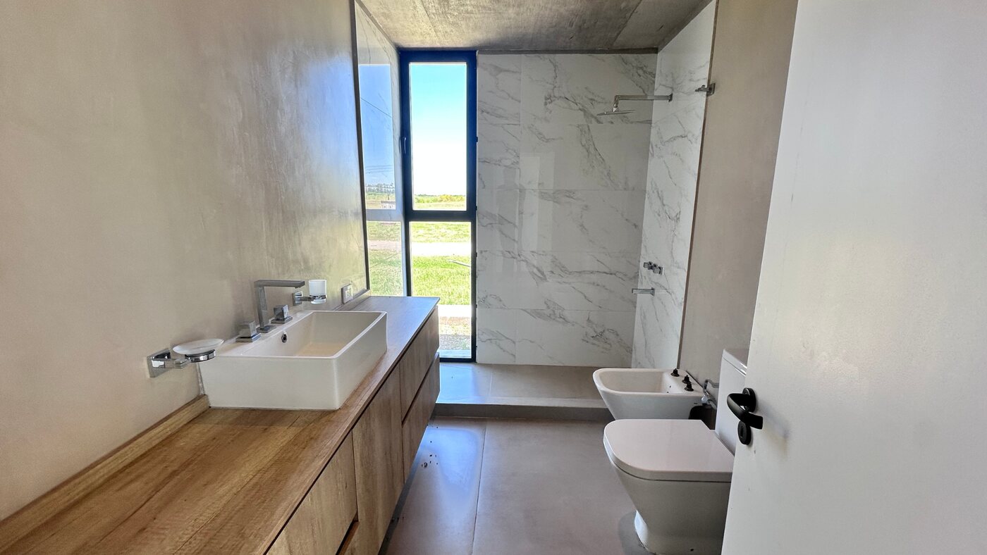 Baño principal con doble bacha